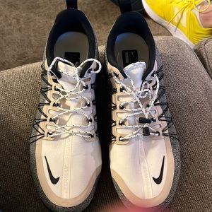 Mens vapor max sneaker, brand new, never worn. Size 9.5.